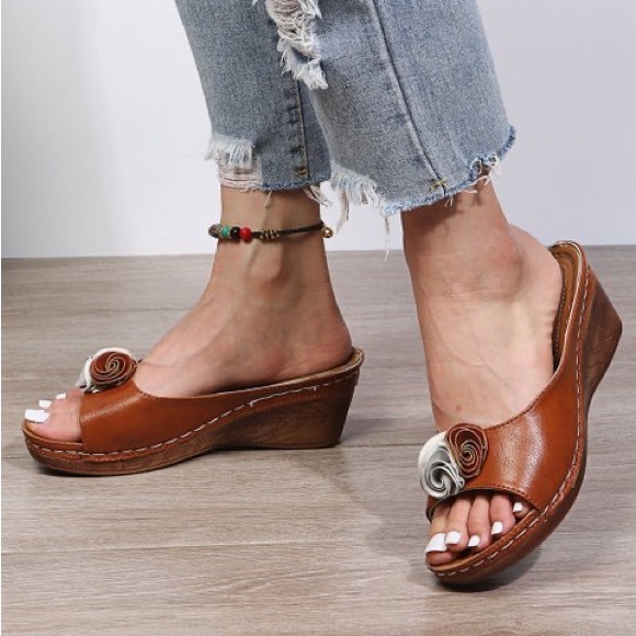 PAOTMBU - Brown Rose Appliqué Wedge Slide - size 7 (38) - new - Picture 3 of 11